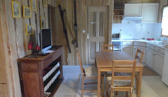 COQUET APARTMENT IN A LOG CHALET NEAR THE PYRENEES ANGLES