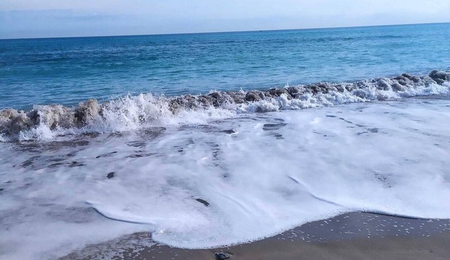 Coquette Petite Maison à Louer au Cœur du Village, 5 Minutes de la Plage !