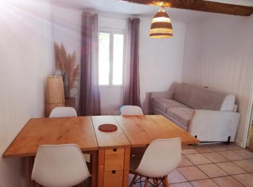 Coquet T2 rénové, proche plages et Hyères, 4 couchages