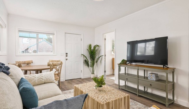 Coral Cottage Unit #3: Walk to Beach, Pet Friendly