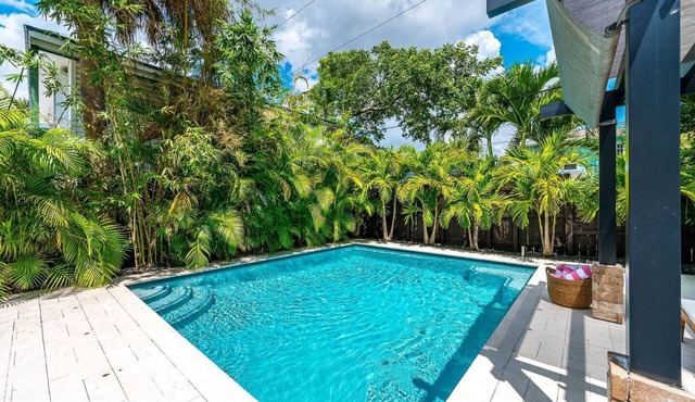 Coral Cove Hideaway | Guest House & Heated Pool!