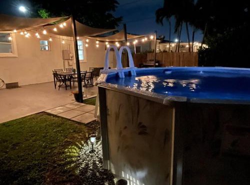 Coral Gables Home with POOL Near Airport. King beds