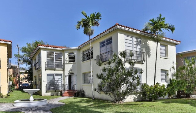 Coral Gables Picasso Apt in Art Building W/Patio
