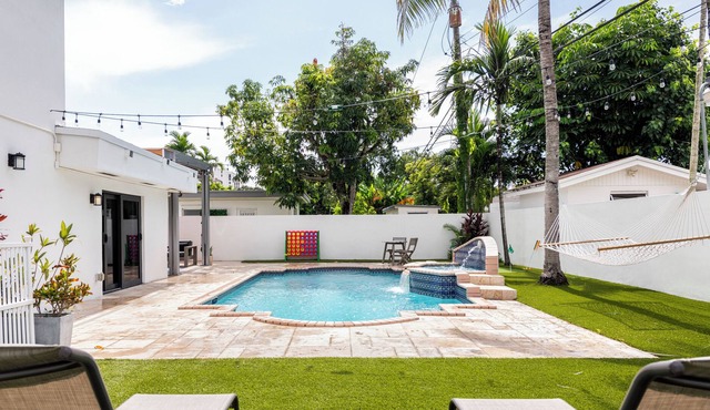 Coral Gables ~ Pool ~ Pergola ~ Game Room ~ 1 mile to Miracle Mile