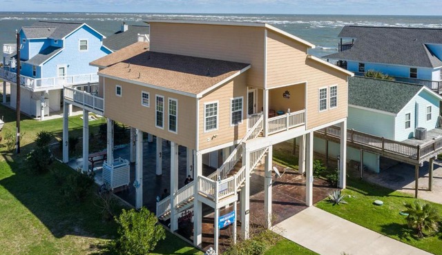 Coral Gem - 360 Water Views from the Crows Nest!