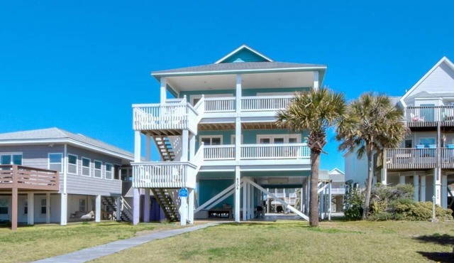 Coral House: Spacious oceanview retreat in Oak Island, NC, perfect for families.