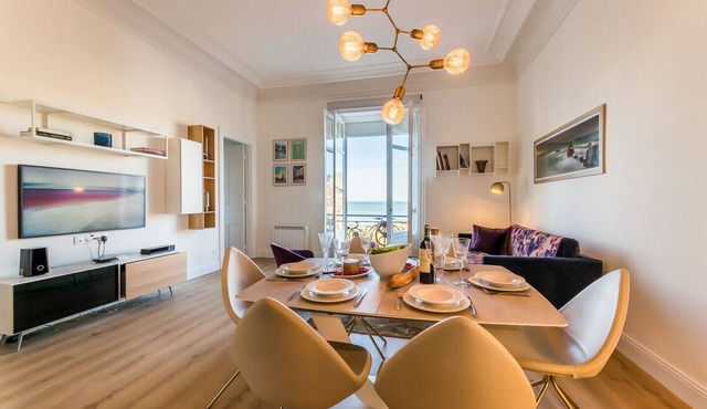 CORAL KEYWEEK Apt in city center closed to the beach, private garage
