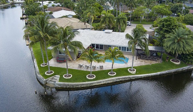 Coral Lake Hidden Oasis w/Heated Pool A+ Location