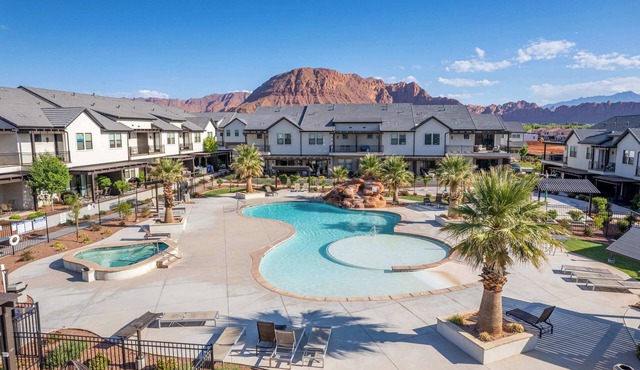 Coral Paradise Community Pool