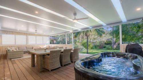 Coral Paradise - Metres From Beachfront