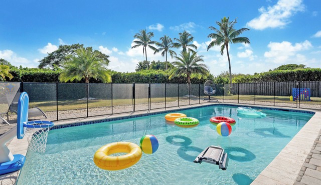Coral Springs Paradise with Backyard + Heated Pool