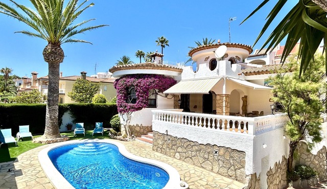 CORAL Villa piscina privada, jardín, Wifi gratis