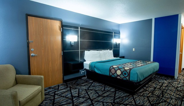 Coratel Inn and Suites By Jasper - Standard 1 King Bed Non Smoking