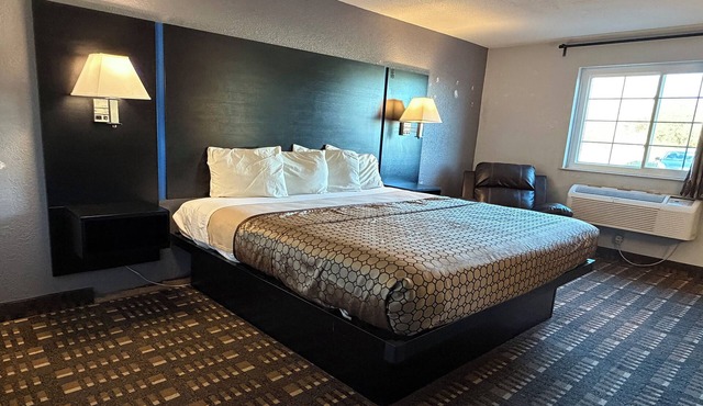 Coratel Inn and Suites by Jasper Stillwater Standard 1 King Bed Non Smoking