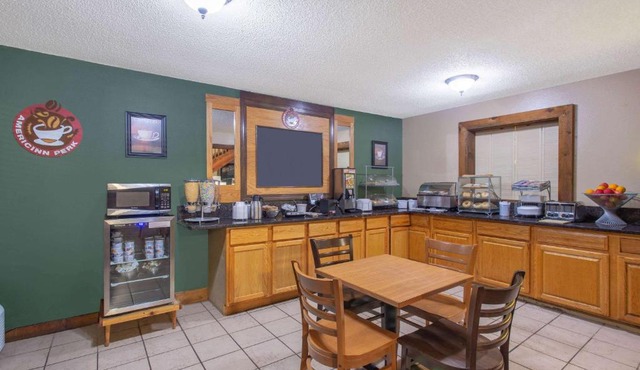 Coratel Inn & Suites by Jasper Black River Falls, WI