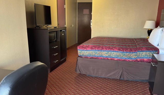 Coratel Inn & Suites Santa Fe OKC Standard 1 King Bed NS