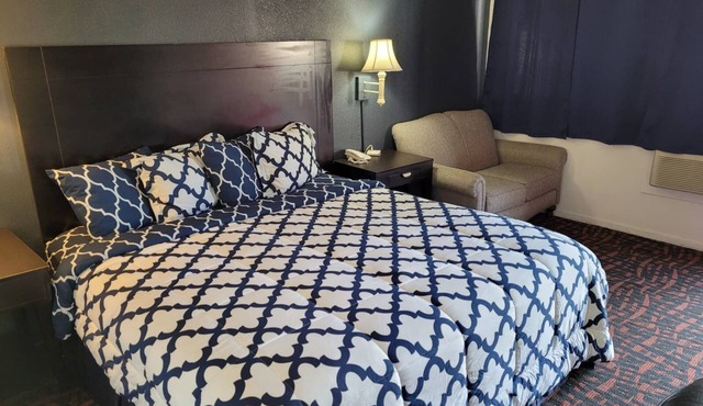 Coratel Inn & Suites by Jasper Hutchinson - 1 King Suite with Sofa NS