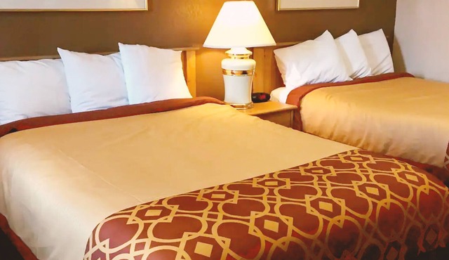 Coratel Inn & Suites by Jasper Mankato- Deluxe 2 Queen Bed NS