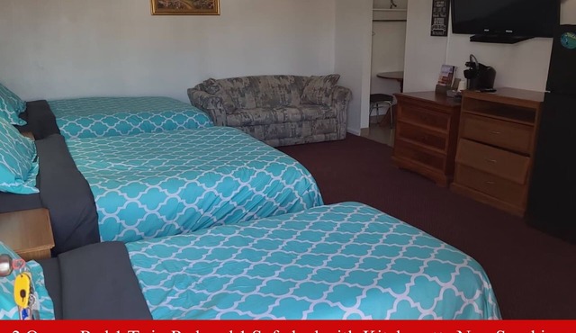 Coratel Inn & Suites Hutchinson-2 Queen Bed NS -1 Queen Bed and 1 Full Bed
