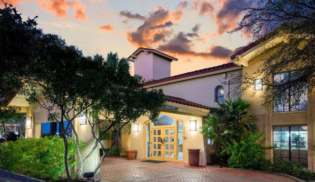 Coratel Inn & Suites by Jasper Wonderland Comfort 2 Double Bed NS