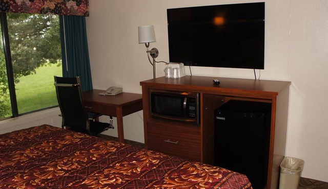 Coratel Waite Park - 1 King Bed NS