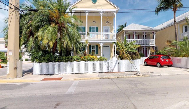 Corazon - Palm Tree Paradise- Private Pool - 2BD/2.5Bath - Prime Location!