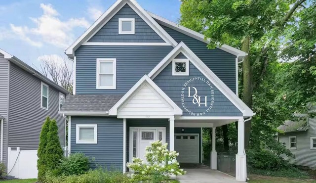 Corby Retreat - Blocks to Notre Dame!