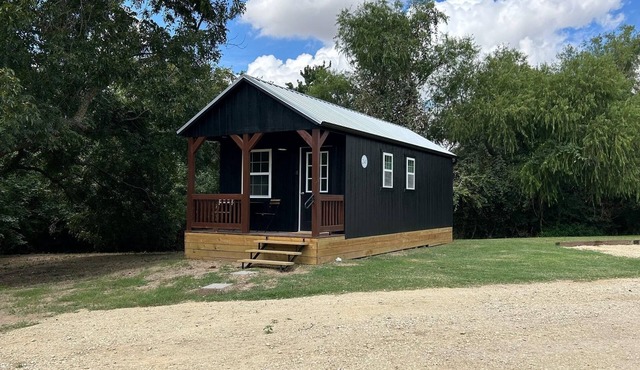 Cordelia - Fully Furnished 4 Person Cottage for short or mid-term stays
