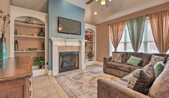 Cordova Home w/Pool Table, 17 Mi to Memphis Zoo!