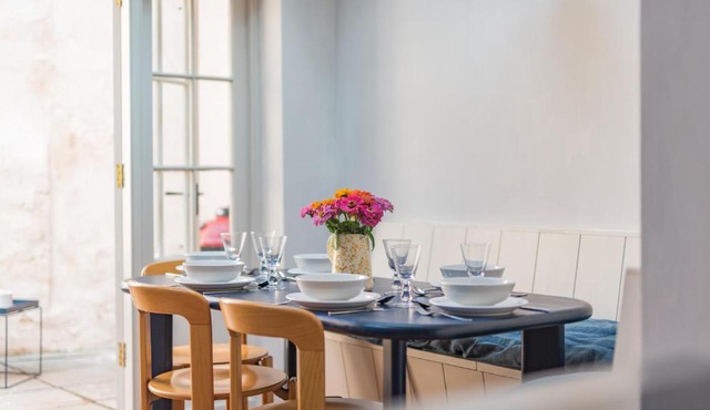 Cordyline Cottage - charming cottage, seconds from the beach