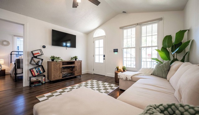 Core's Cottage: Walk to Fountain Square - Cozy 1BR - Minutes from Dwtn Indy