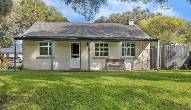 Corella Cottage - historical style cottage