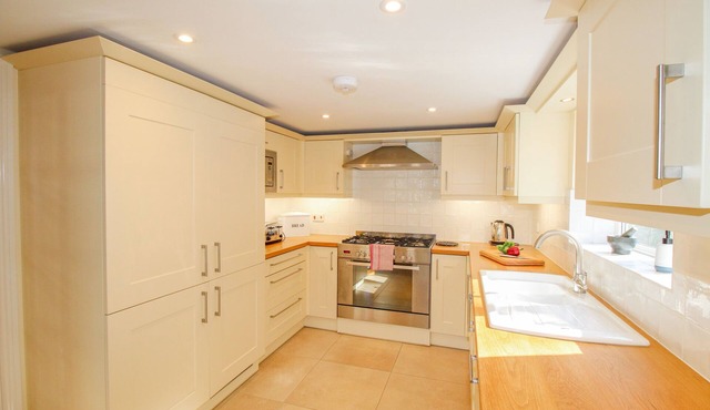 CORFE LODGE, family friendly, with open fire in Corfe Castle