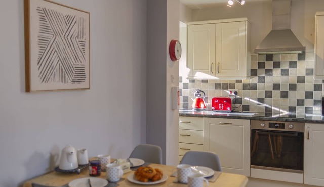 Corffe Cottages, Sunny Devon escape, sleeps 4, heated indoor pool