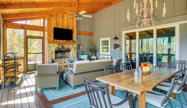 'Cork & Creek Cottage' w/Mtn & Pasture Views!