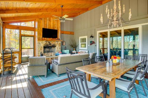 'Cork & Creek Cottage' w/Mtn & Pasture Views!