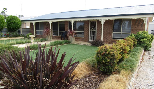 Corleighson @ Oyster on Point - 3 bedroom holiday home - Off peak special!