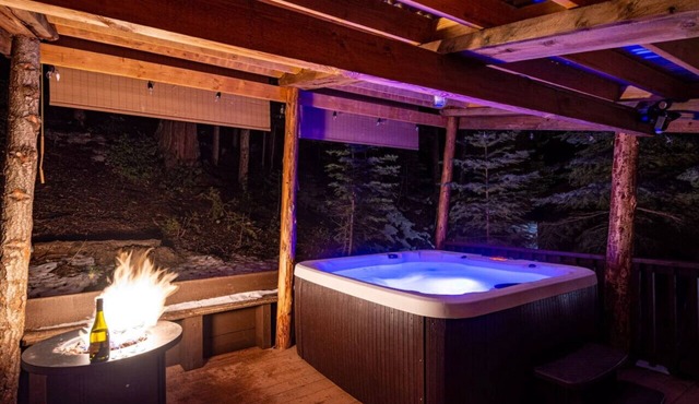 Corlieu Falls Cabin in Sugar Pine with Gazebo, Hot tub, fire-pit and front porch bar top