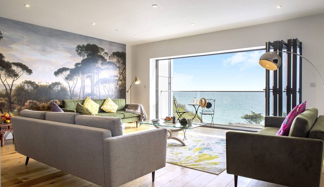 Cormorant - Beachside House with Terrace Hot Tub & Stunning Views