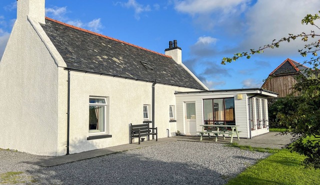 CORNCRAKE COTTAGE (SU), pet friendly in Daliburgh, Isle Of South Uist