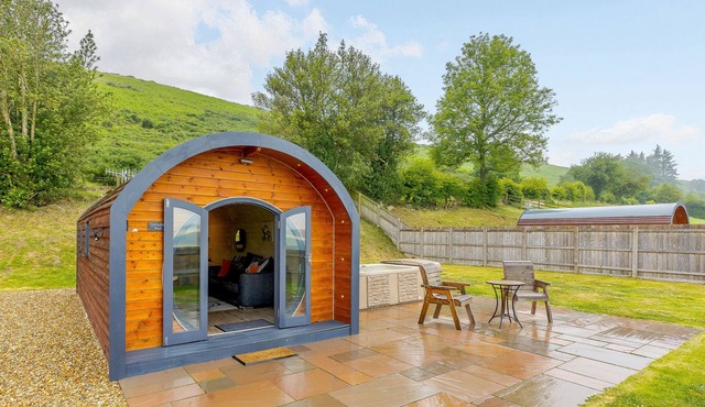 CORNDON POD, pet friendly, character holiday cottage in Chirbury