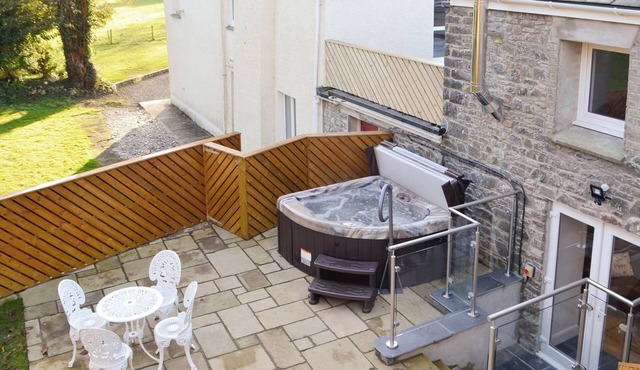 Cornel Clyd (Cosy Corner)