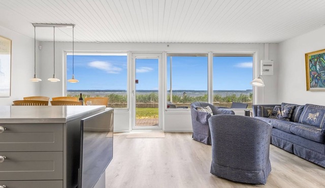 "Cornelius" - 30m from the sea by Interhome