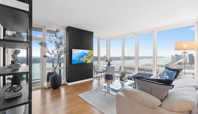 Corner 1BR Skyline and River Views Floor to Ceiling Windows Walk to Times Sq