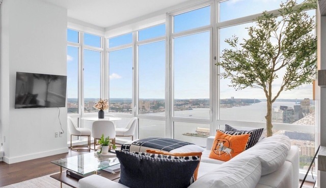 Corner 2BR Skyline Views, High Floor, Walk to Times Square