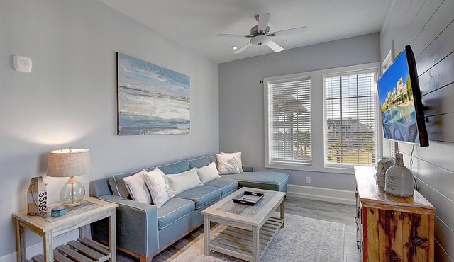 Corner, 3rd-Fl Pet-Friendly Condo w/2 Decks@Cinnamon Shore+Great Amenities!