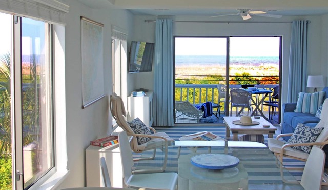 Corner Beachfront, Spacious Luxury 2 BR Villa, Spectacular Views!