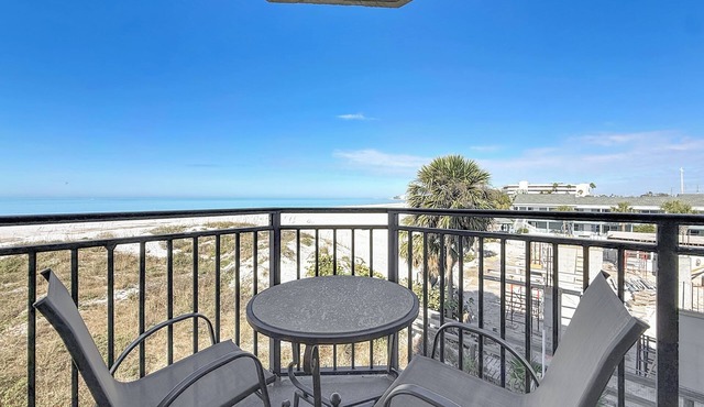 Corner Beachfront Balcony | 2 Bedrooms | Pool