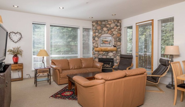Corner Condo! Mountain Views! Short Walk to Ski Lifts