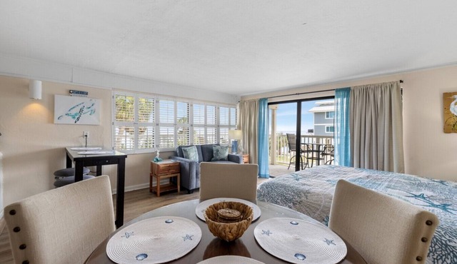Corner condo with huge Gulf views